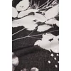 Kép 5/5 - Desigual női divatsál, Floral BW Rectangle, fekete-fehér virágmintás