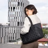 Kép 2/8 - Reisenthel Shopper e1, glossy dots black