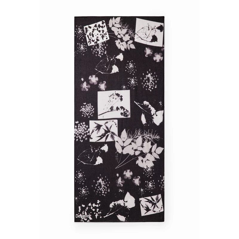 Desigual női divatsál, Floral BW Rectangle, fekete-fehér virágmintás